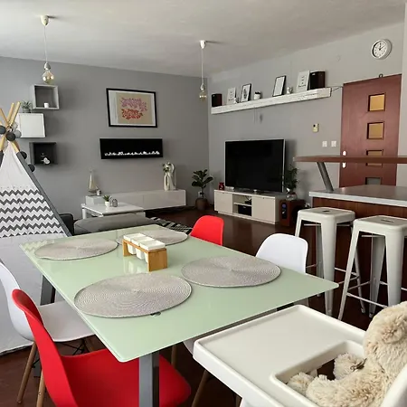 Rodinny V Srdci Piestan Apartment